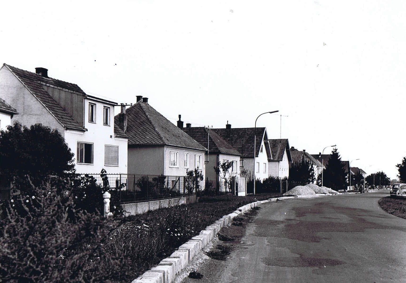 Wohnhäuser an einer Straße