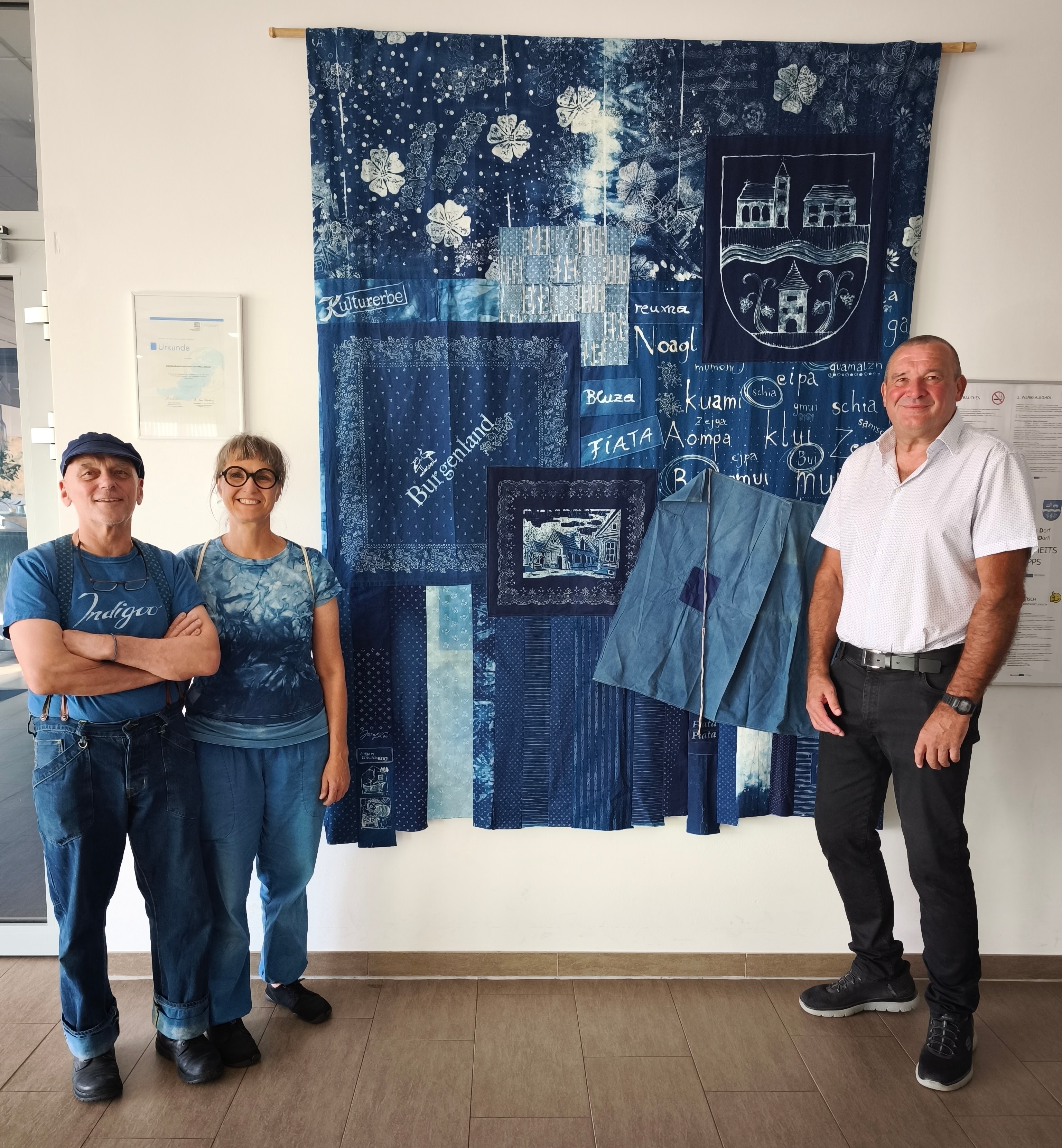 Übergabe des neuen Blaudruck-Handwerks an die Gemeinde